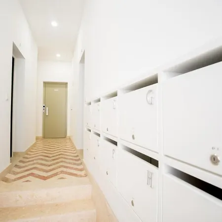 Vale Quiet And Comfortable Apartment